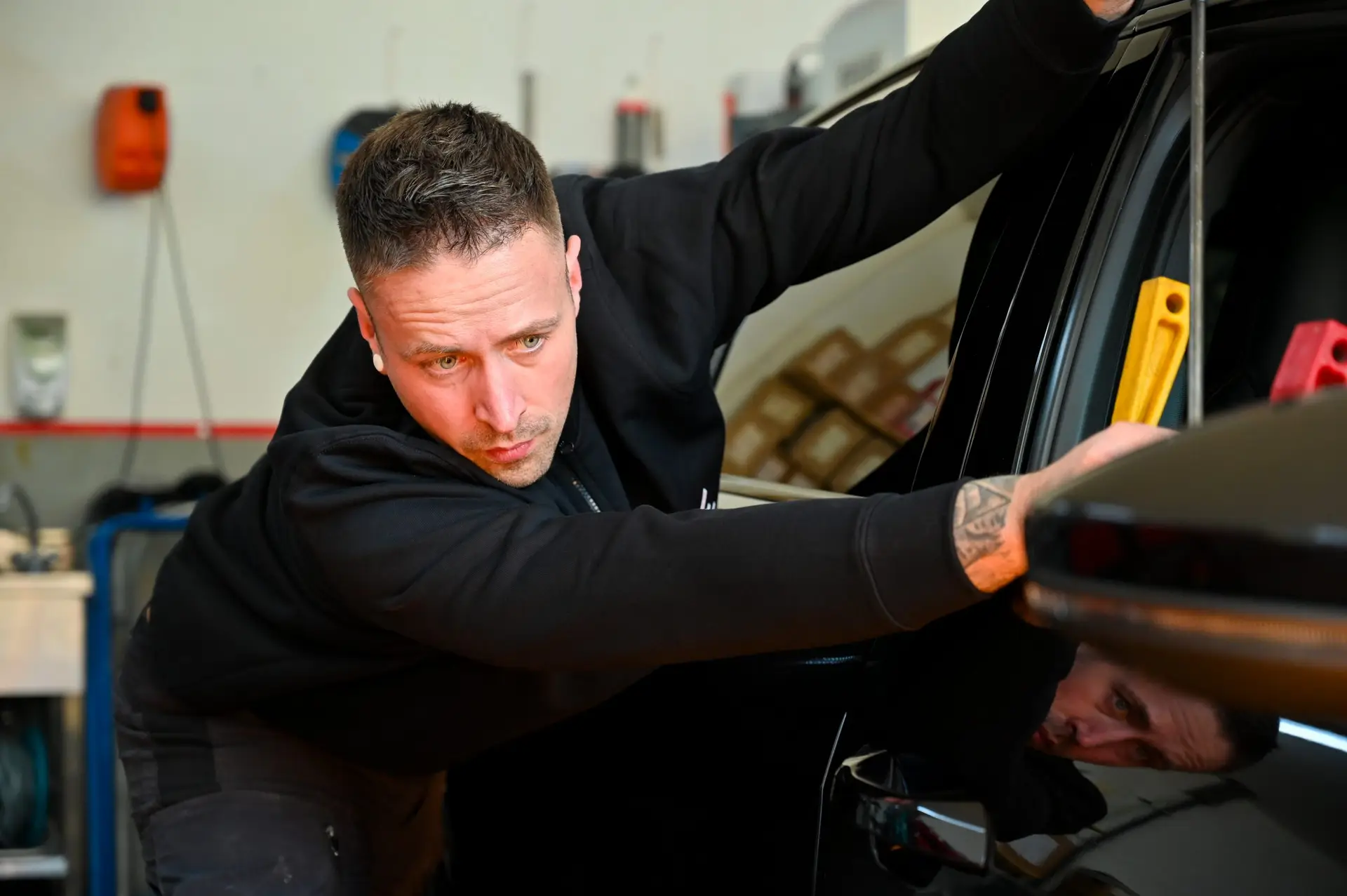 Dellentechnik Boge Delle aus Tür entfernen